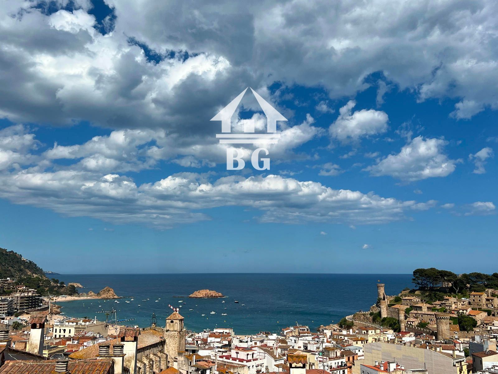 Vista exterior de Casa adosada en venda en Tossa de Mar amb Terrassa