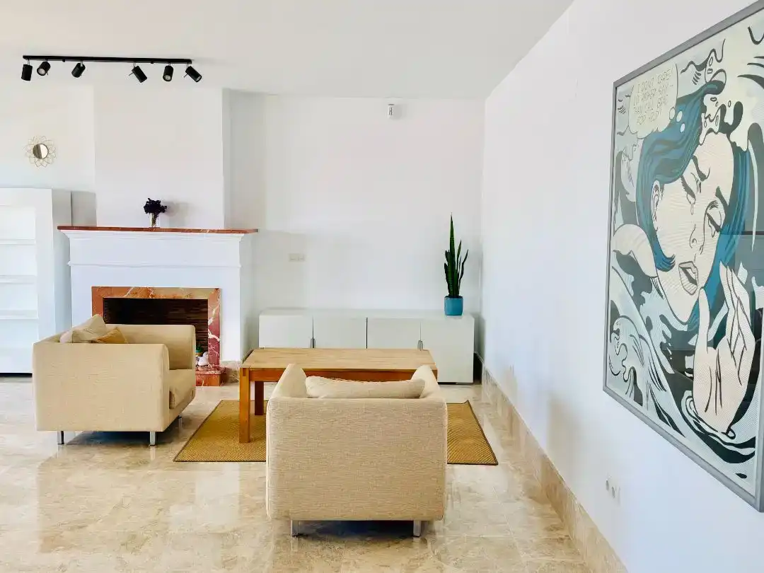 Sala de estar de Dúplex en venta en Marbella con Aire acondicionado, Terraza y Piscina
