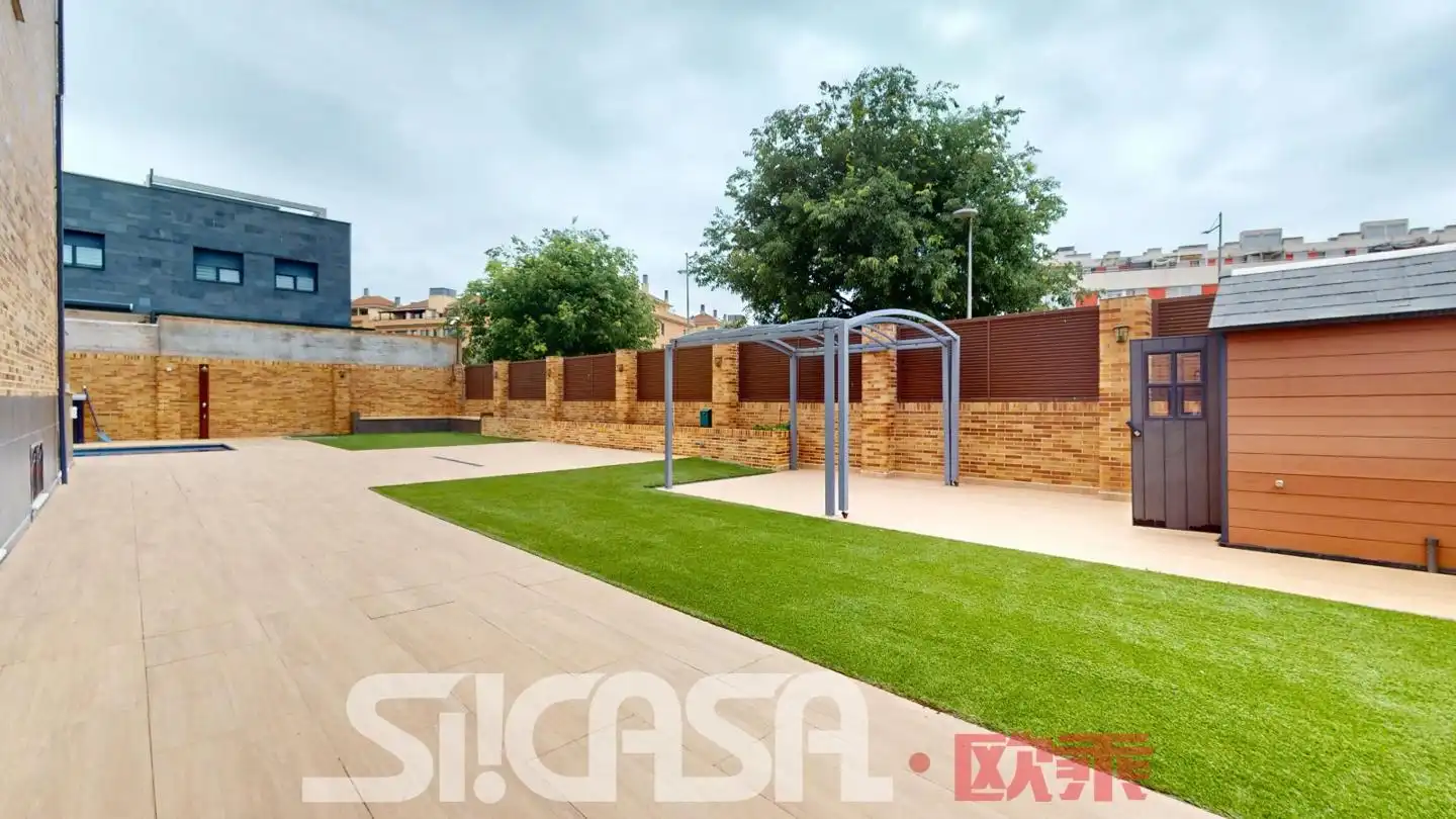 Semi-detached house with pool for sale in Parla Este, imagen 3