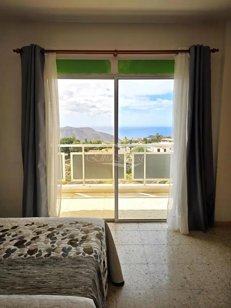 Vista exterior de Casa o xalet en venda en Arona amb Terrassa
