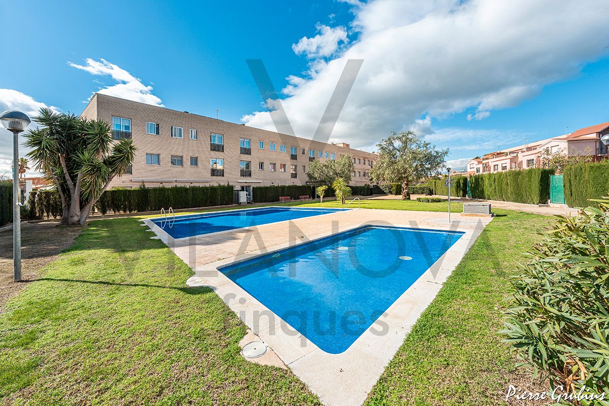 Piscina de Casa adosada en venda en Riudoms amb Aire condicionat, Calefacció i Jardí privat