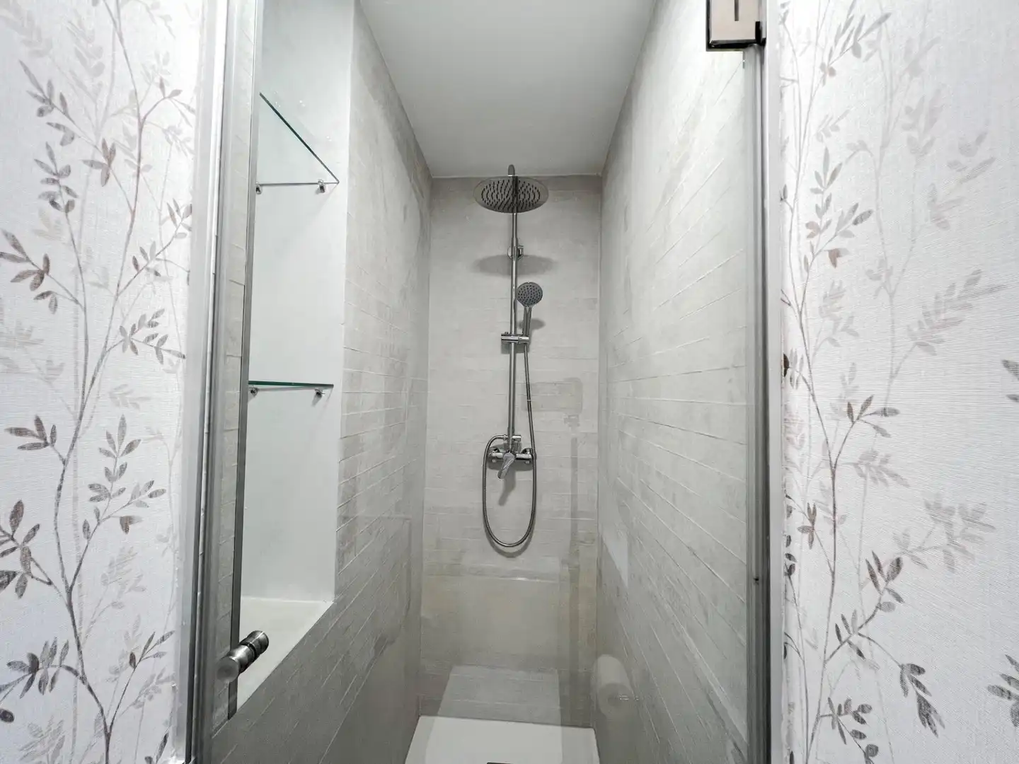 Bathroom of Flat for rent in Barrio de Salamanca