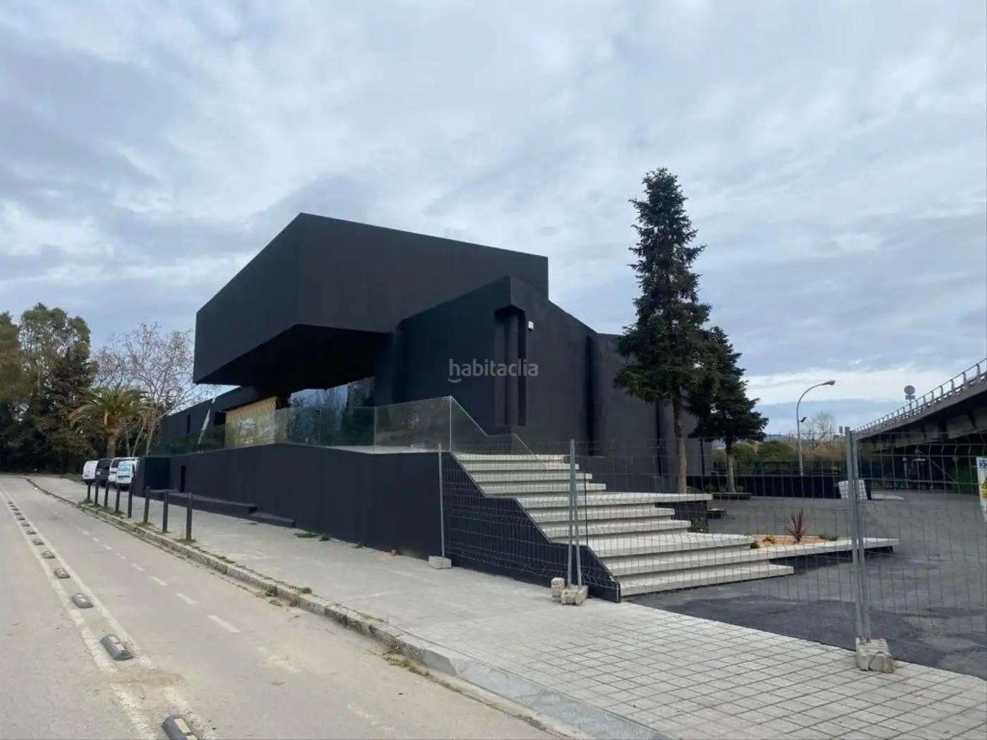 Local comercial de lloguer a Avinguda d'Antoni Gaudí 78