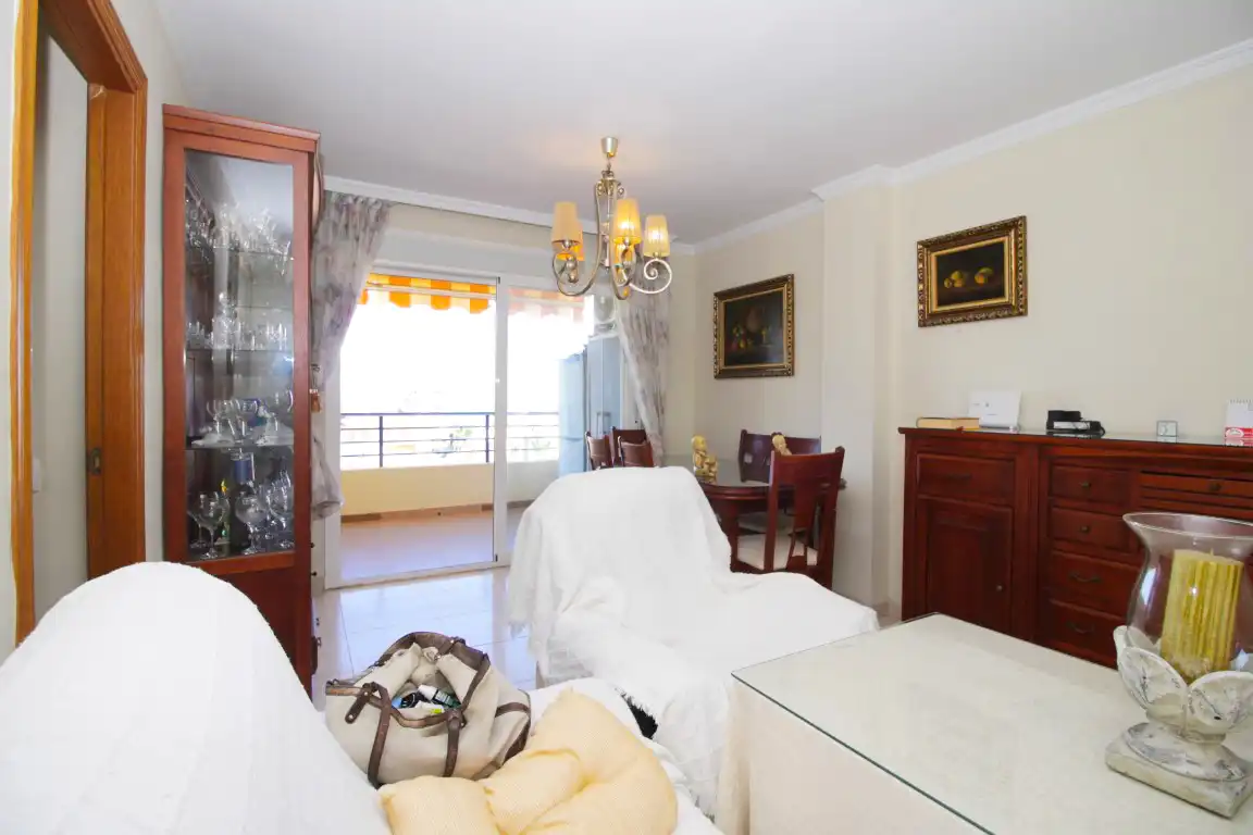 Sala de estar de Piso en venta en Vélez-Málaga con Terraza y Piscina comunitaria