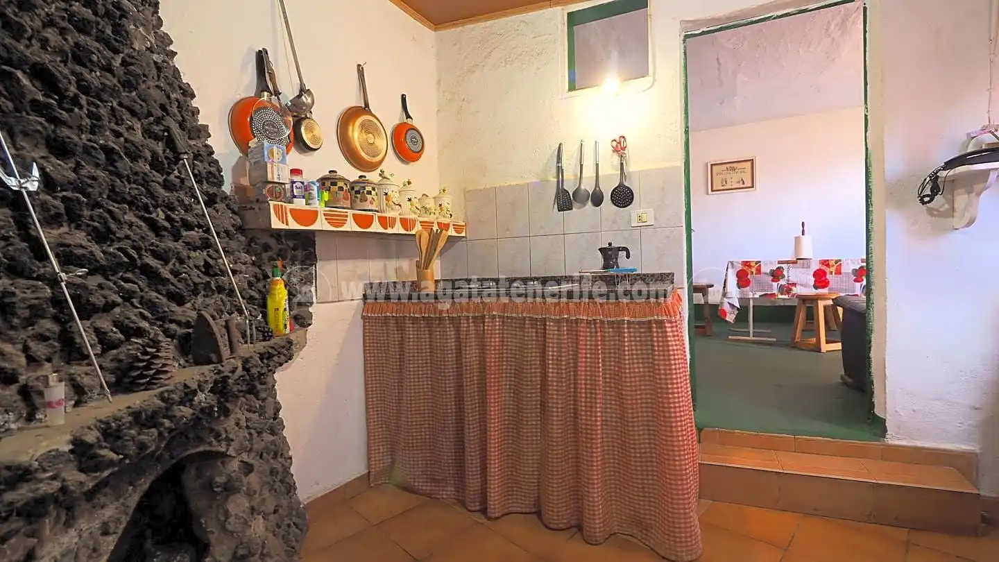 Cuina de Finca rústica en venda en Garachico amb Jardí privat i Moblat