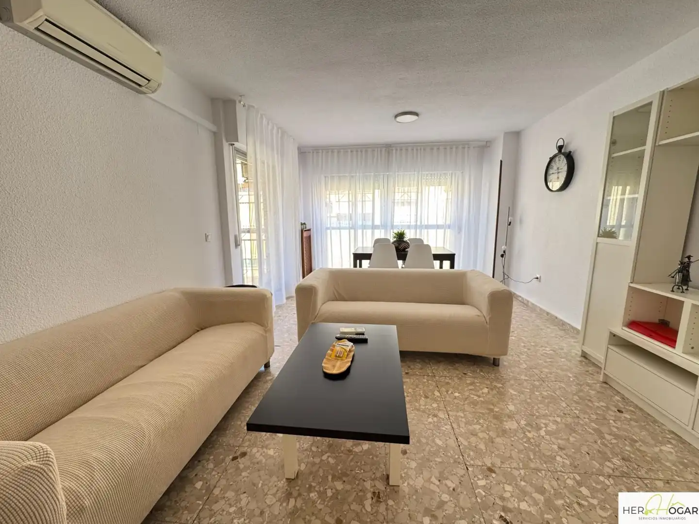Living room of Flat for rent in Toledo  with Air Conditioner, Heating and Parquet flooring