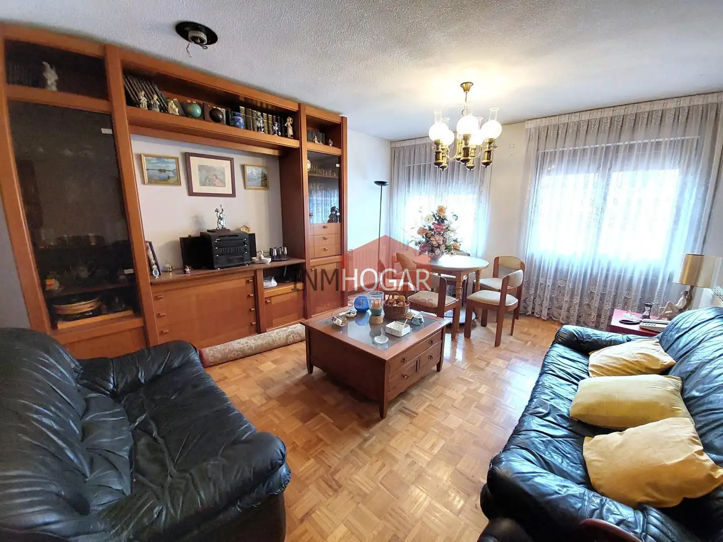 Sala de estar de Piso en venta en Arévalo con Calefacción, Parquet y Amueblado
