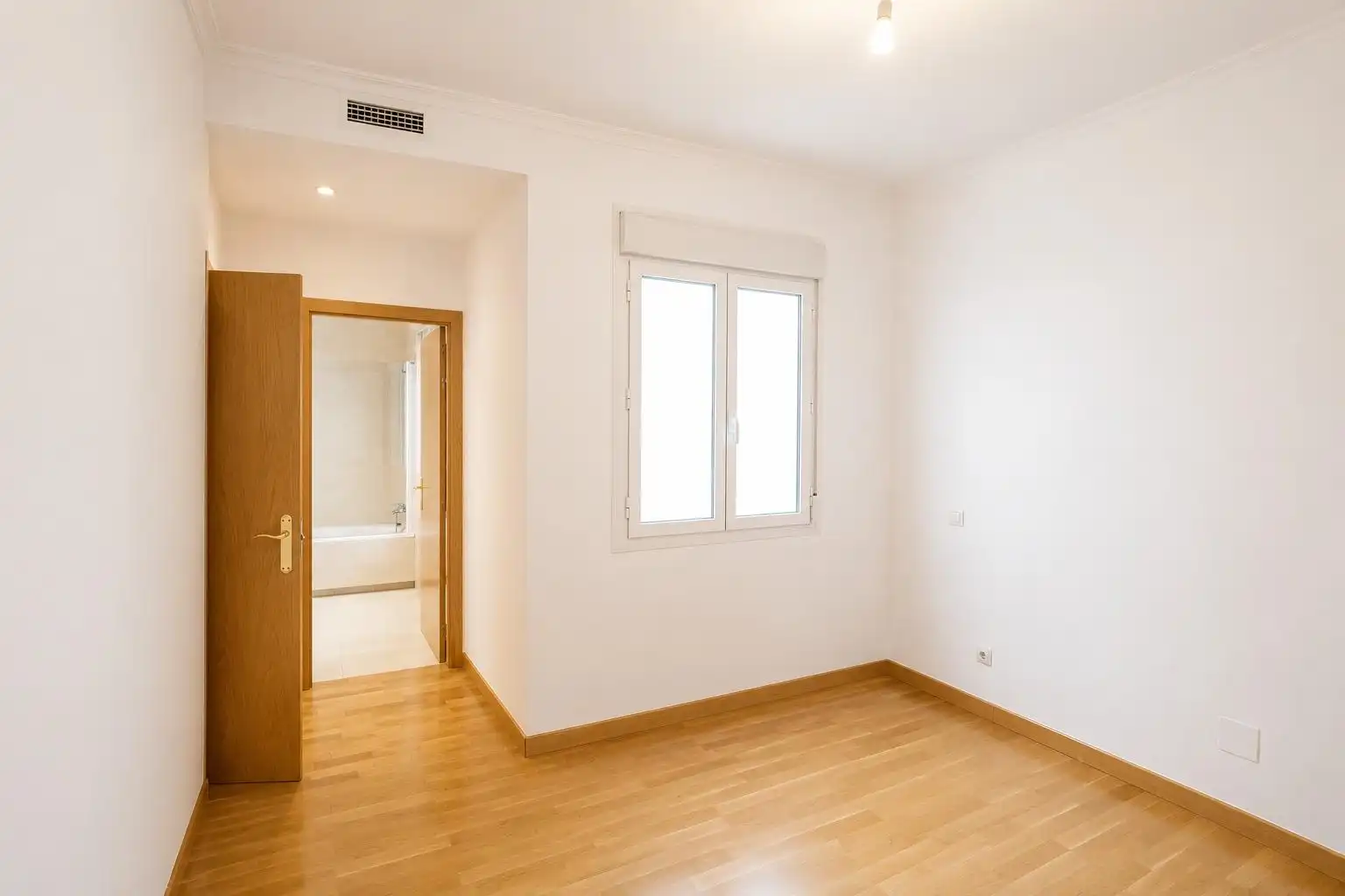 Bedroom of Flat for rent in Madrid  with Air Conditioner, Heating and Parquet flooring