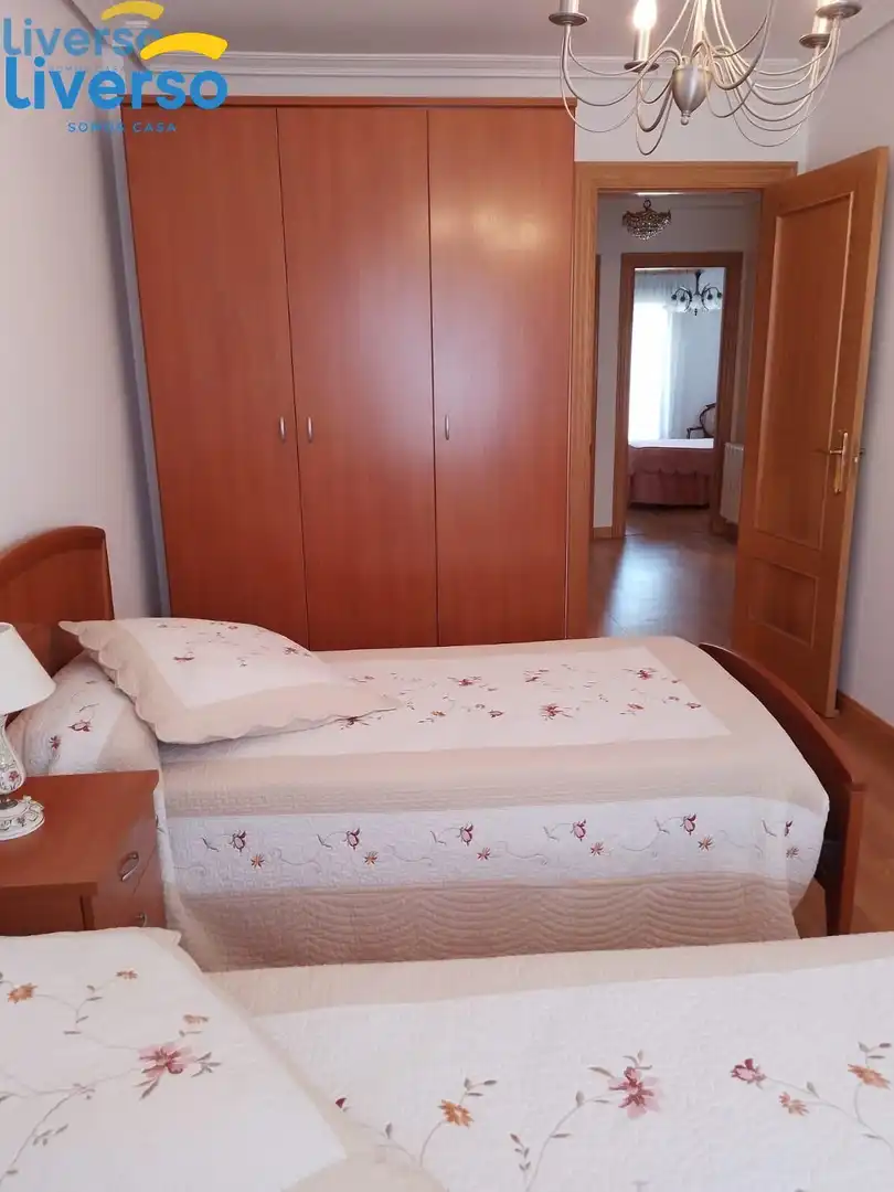Schlafzimmer von Einfamilien-Reihenhaus zum Verkauf in Pradoluengo mit Heizung, Privatgarten und Parkett