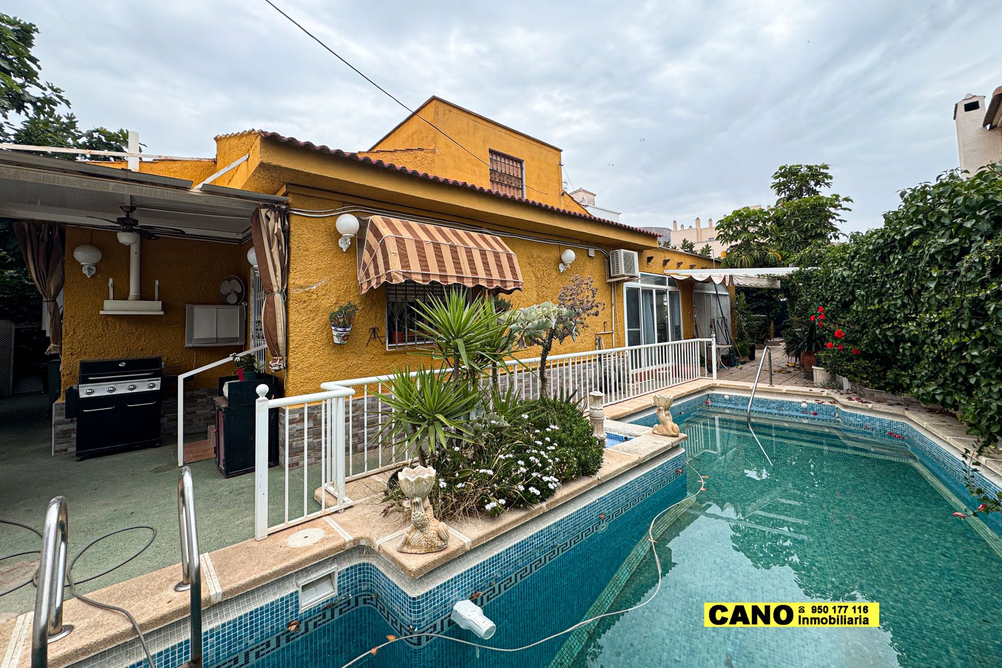 Piscina de Casa o xalet en venda en Roquetas de Mar amb Piscina