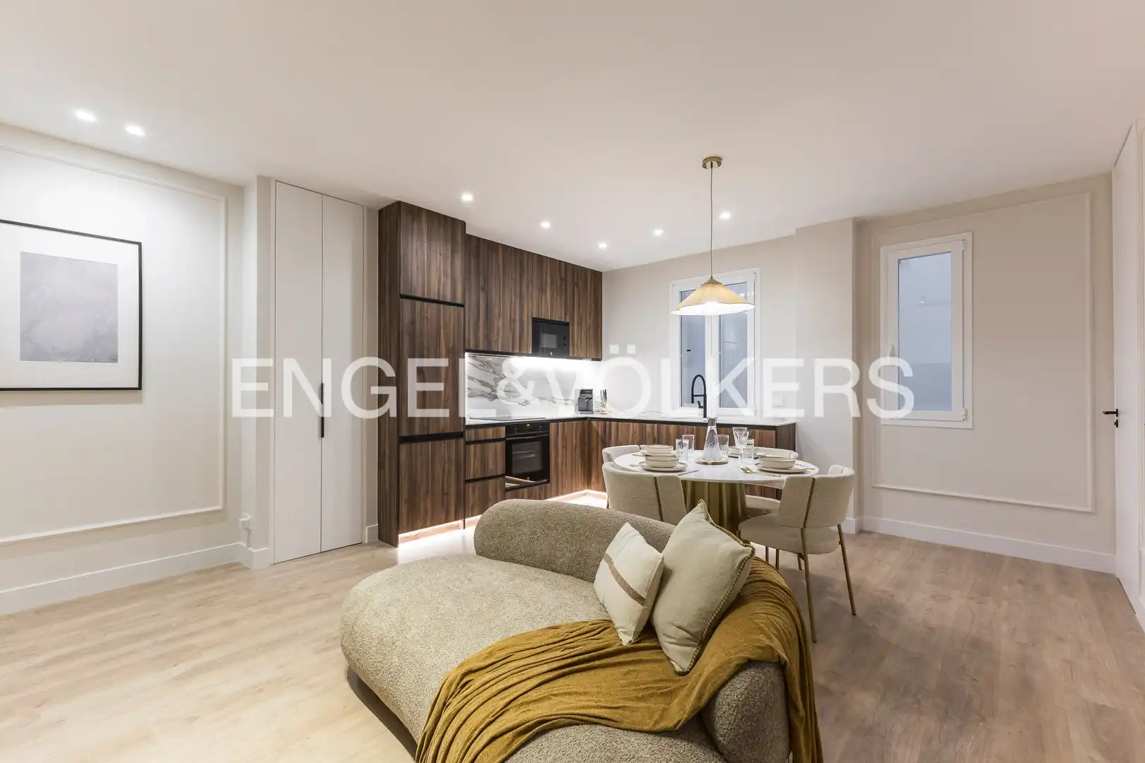 Living room of Flat for rent in Madrid  with Air Conditioner, Heating and Furnished