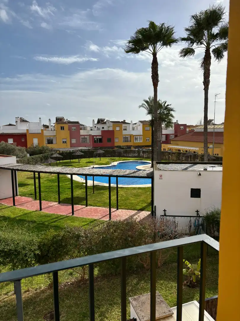 Jardí de Apartament de lloguer en Dos Hermanas amb Aire condicionat, Terrassa i Moblat