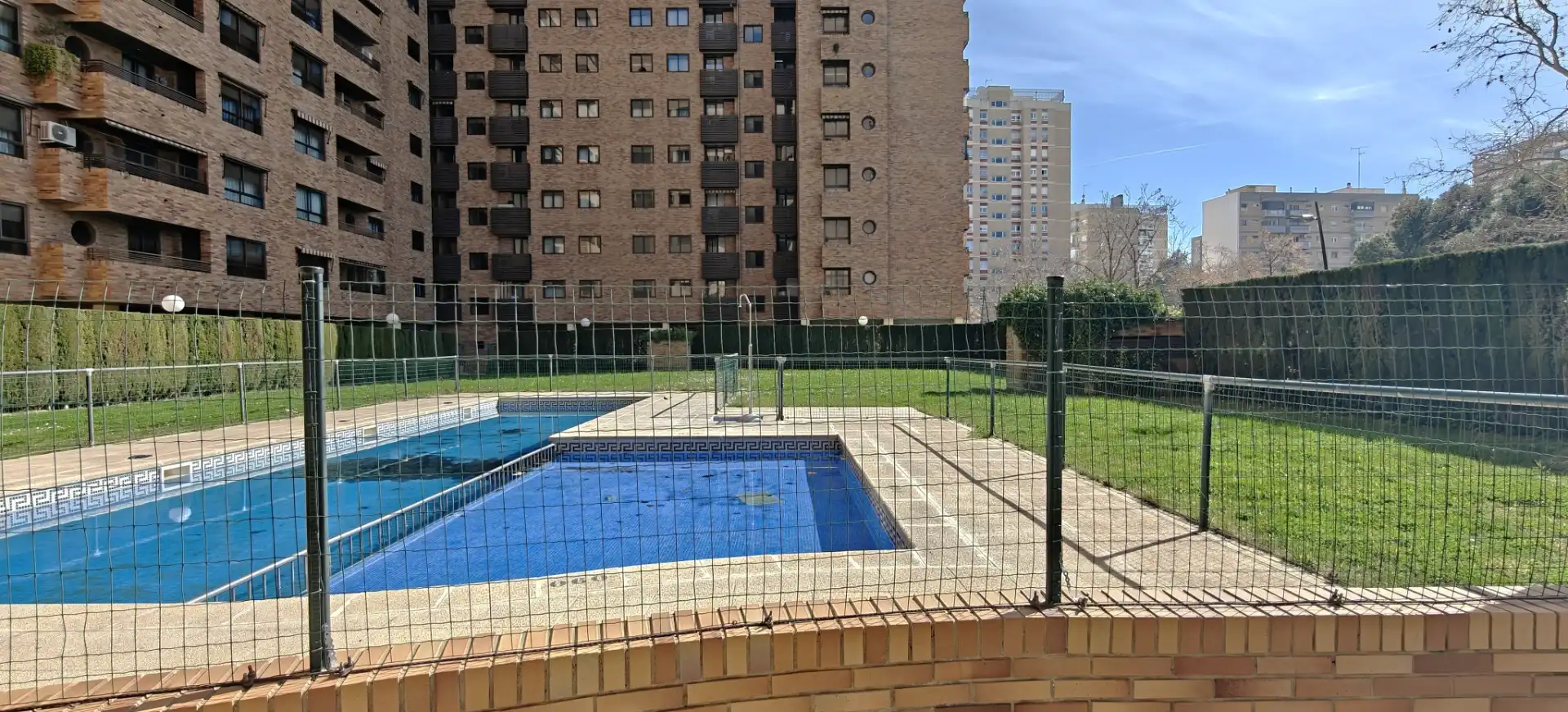 Swimming pool of Attic for rent in Zaragoza  with Air Conditioner, Heating and Parquet flooring