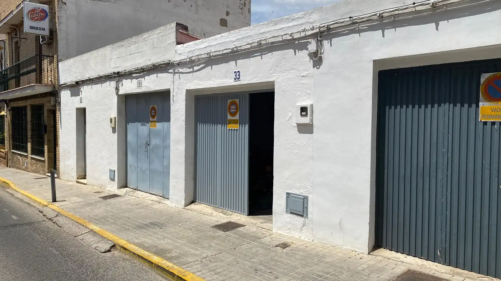 Vista exterior de Local en venda en Mairena del Aljarafe amb Aire condicionat i Calefacció