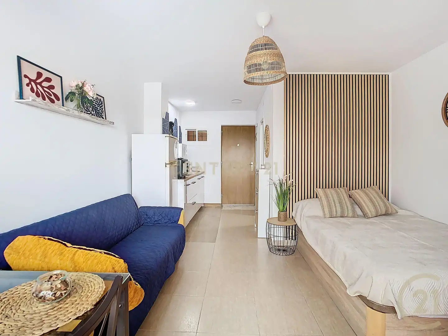 Sala de estar de Apartamento de alquiler en Benalmádena con Aire acondicionado, Jardín privado y Amueblado