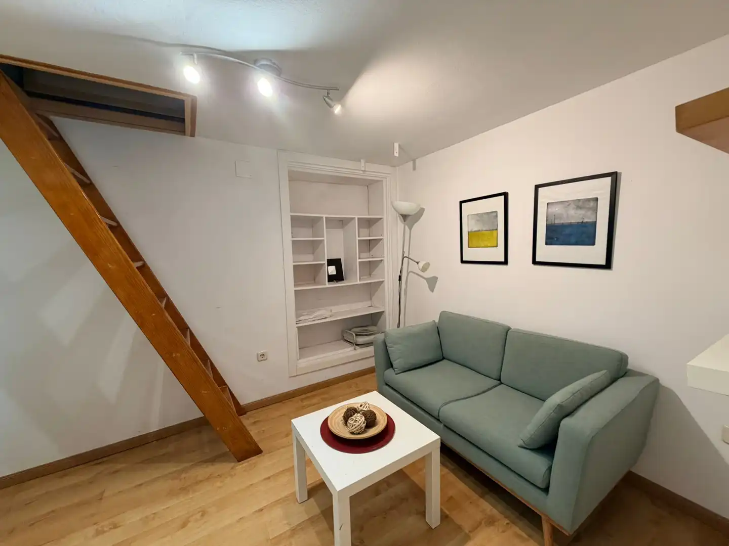 Sala d'estar de Dúplex en venda en Madrid amb Calefacció i Moblat