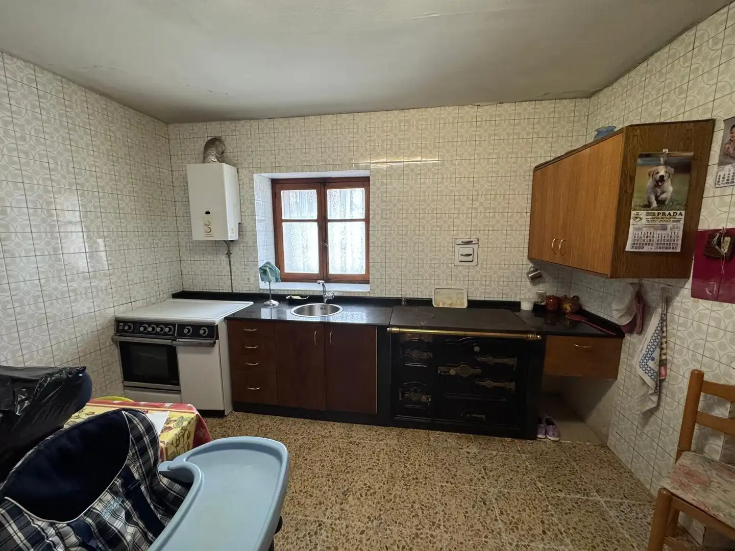 Cuina de Finca rústica en venda en Priaranza del Bierzo amb Calefacció i Jardí privat