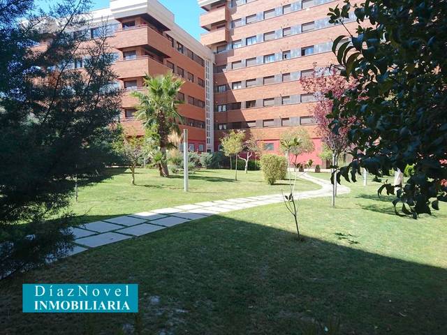 Piso en Alquiler en Avenida de la Ilustración, 127 en Campus de la Salud