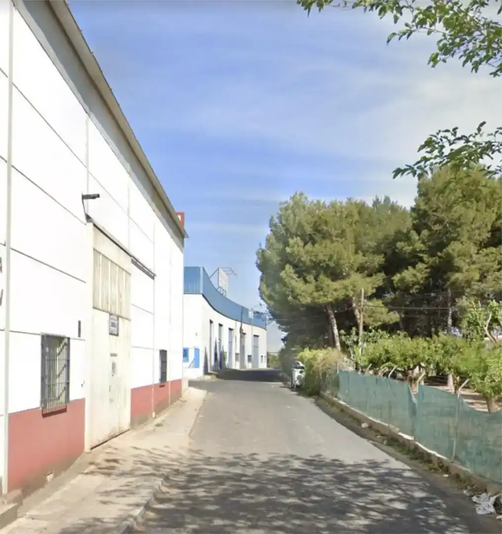 Fabrikhallen zum Verkauf in Si-5, 34, Almagro
