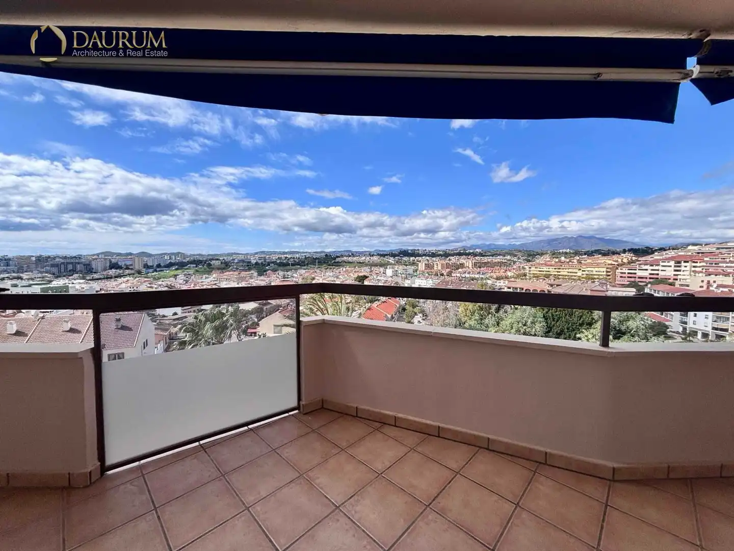 Vista exterior de Pis en venda en Fuengirola amb Aire condicionat, Terrassa i Piscina