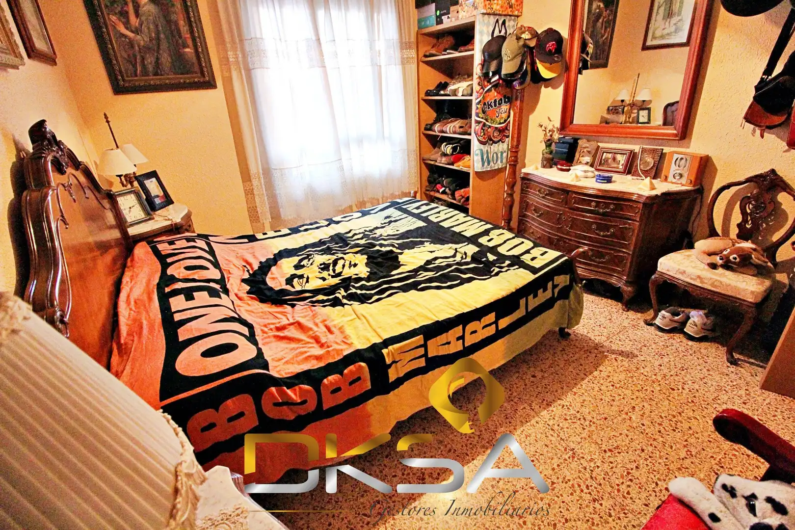 Habitación de Piso en venta en Castellón de la Plana / Castelló de la Plana con Terraza, Amueblado y Balcón