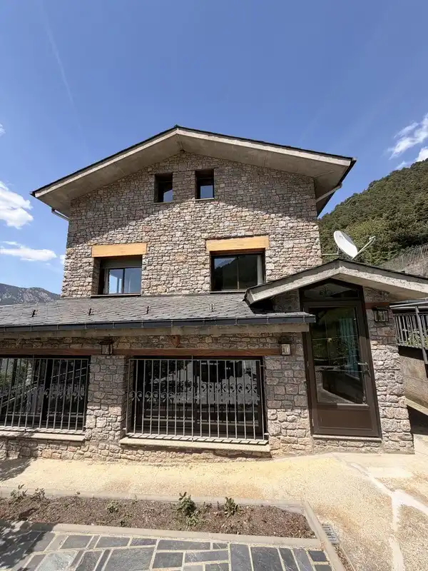 Vista exterior de Casa o chalet en venta en Sant Julià de Lòria con Calefacción, Jardín privado y Terraza