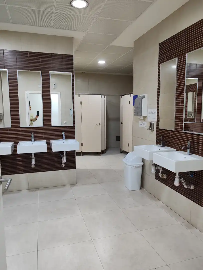 Baño de Oficina de alquiler en Sevilla con Aire acondicionado y Internet