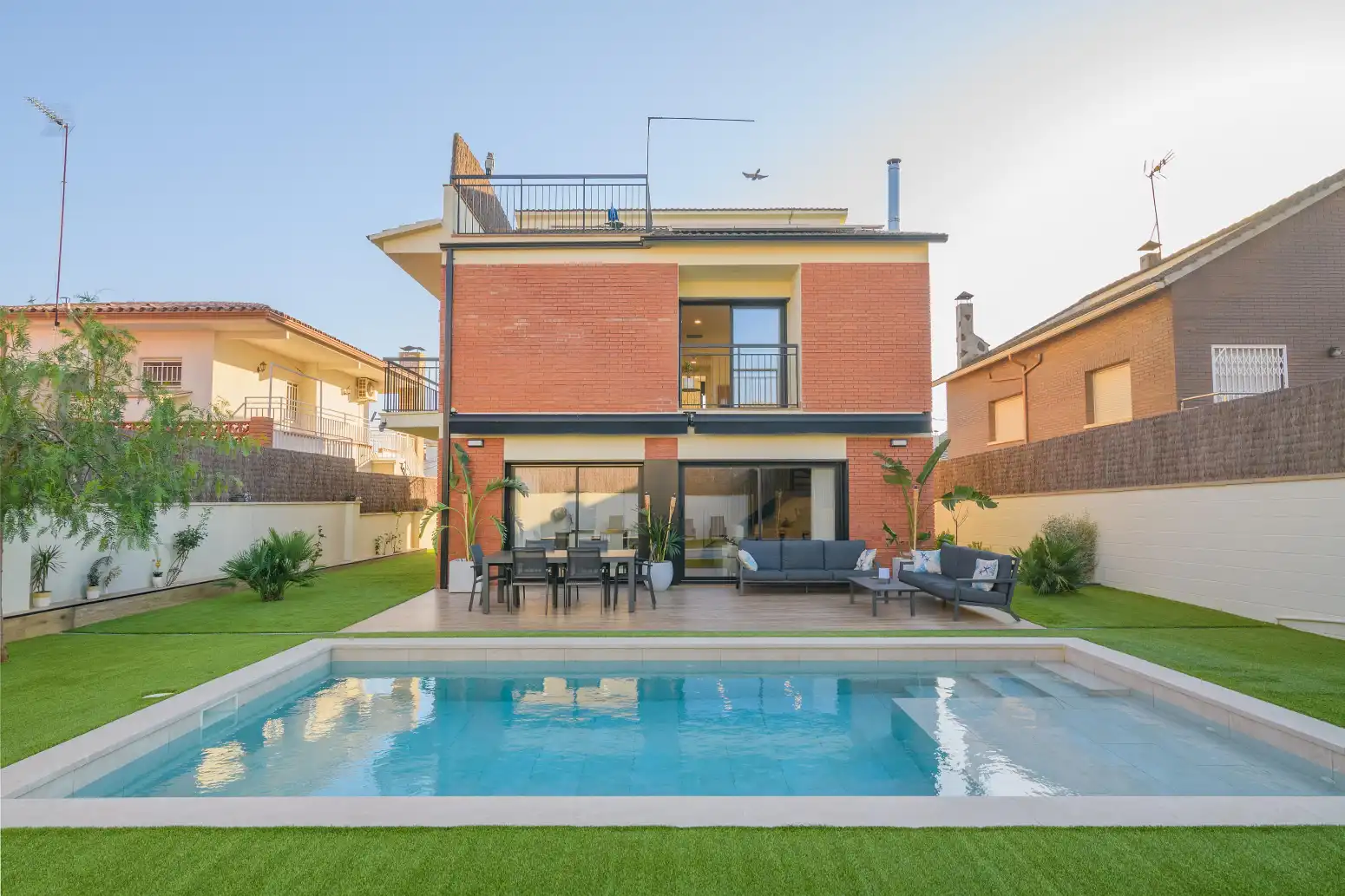 Piscina de Casa o xalet en venda en Viladecans amb Aire condicionat, Calefacció i Parquet