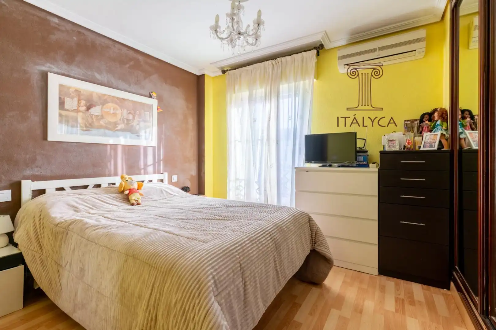 Habitación de Casa adosada en venta en Tomares con Aire acondicionado, Terraza y Trastero