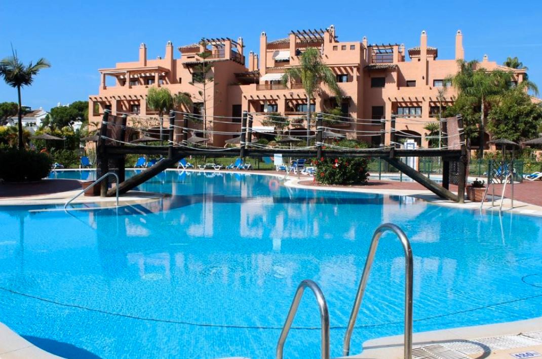 Piscina de Apartament en venda en Estepona amb Aire condicionat, Calefacció i Terrassa