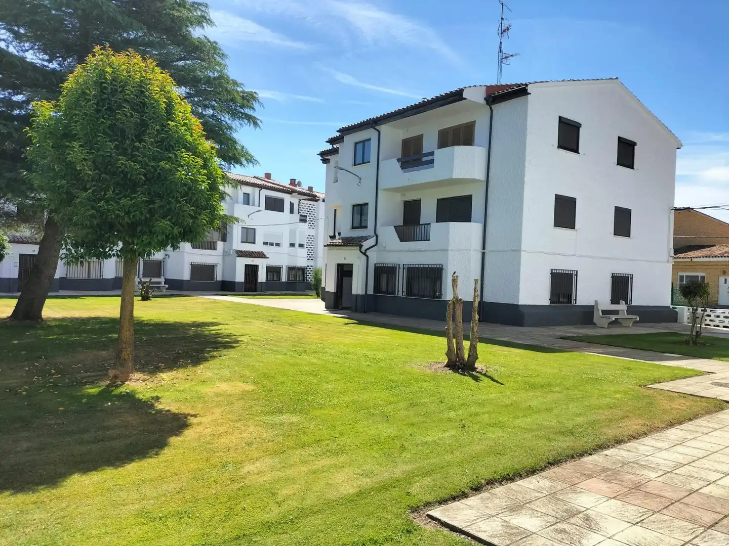 Vista exterior de Pis en venda en Villada amb Calefacció, Jardí privat i Terrassa