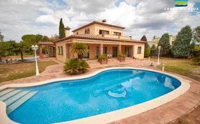 Piscina de Casa o xalet en venda en Peralada amb Aire condicionat, Calefacció i Jardí privat