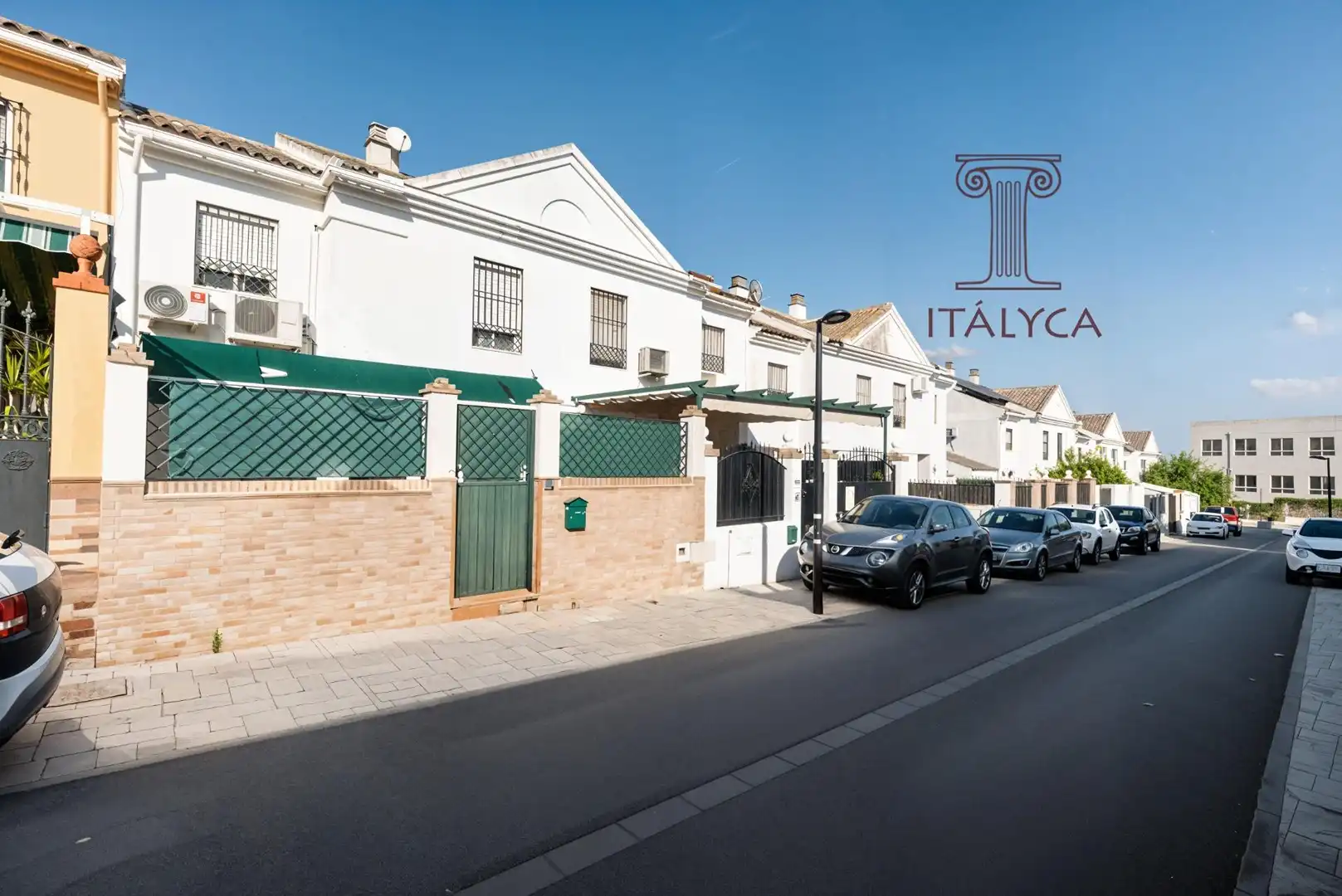 Vista exterior de Casa adosada en venta en Tomares con Aire acondicionado, Terraza y Trastero