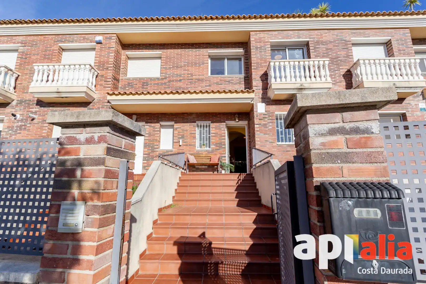 Vista exterior de Casa adosada en venta en Cambrils con Calefacción, Jardín privado y Terraza
