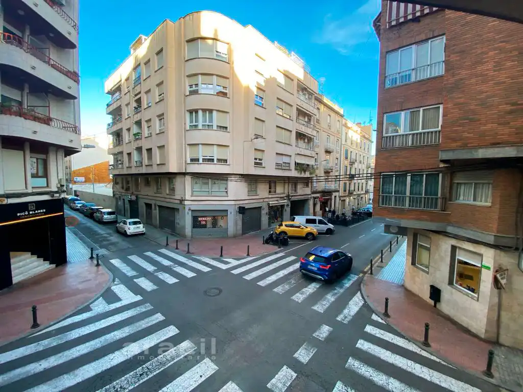 Vista exterior de Local en venta en Alcoy / Alcoi