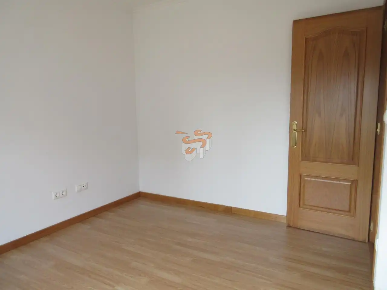 Dormitori de Apartament de lloguer en Ferrol amb Calefacció i Traster