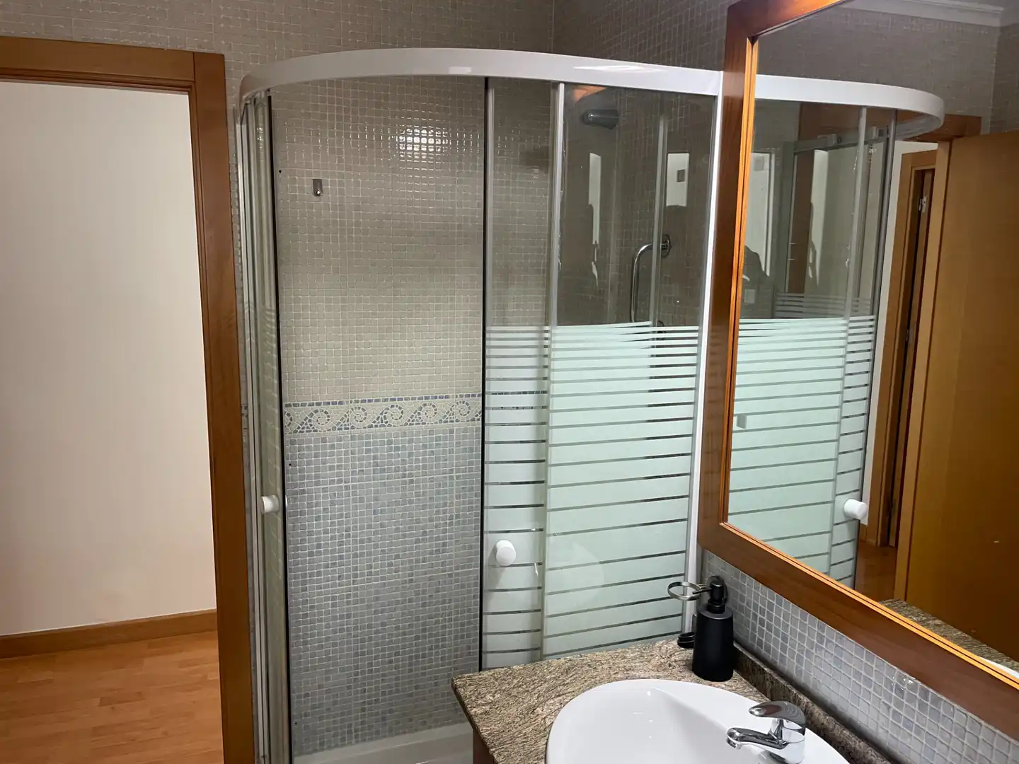 Baño de Piso de alquiler en Orihuela con Amueblado y Balcón