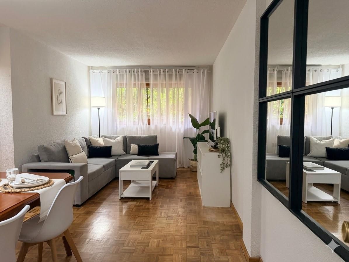 Sala de estar de Planta baja en venta en San Fernando de Henares con Calefacción, Parquet y Trastero