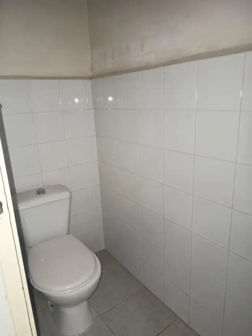 Badezimmer von Geschaftsraum zur Miete in Centre