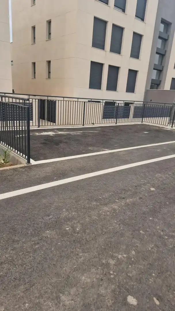 Aparcament de Àtic de lloguer en Almería amb Aire condicionat, Calefacció i Jardí privat