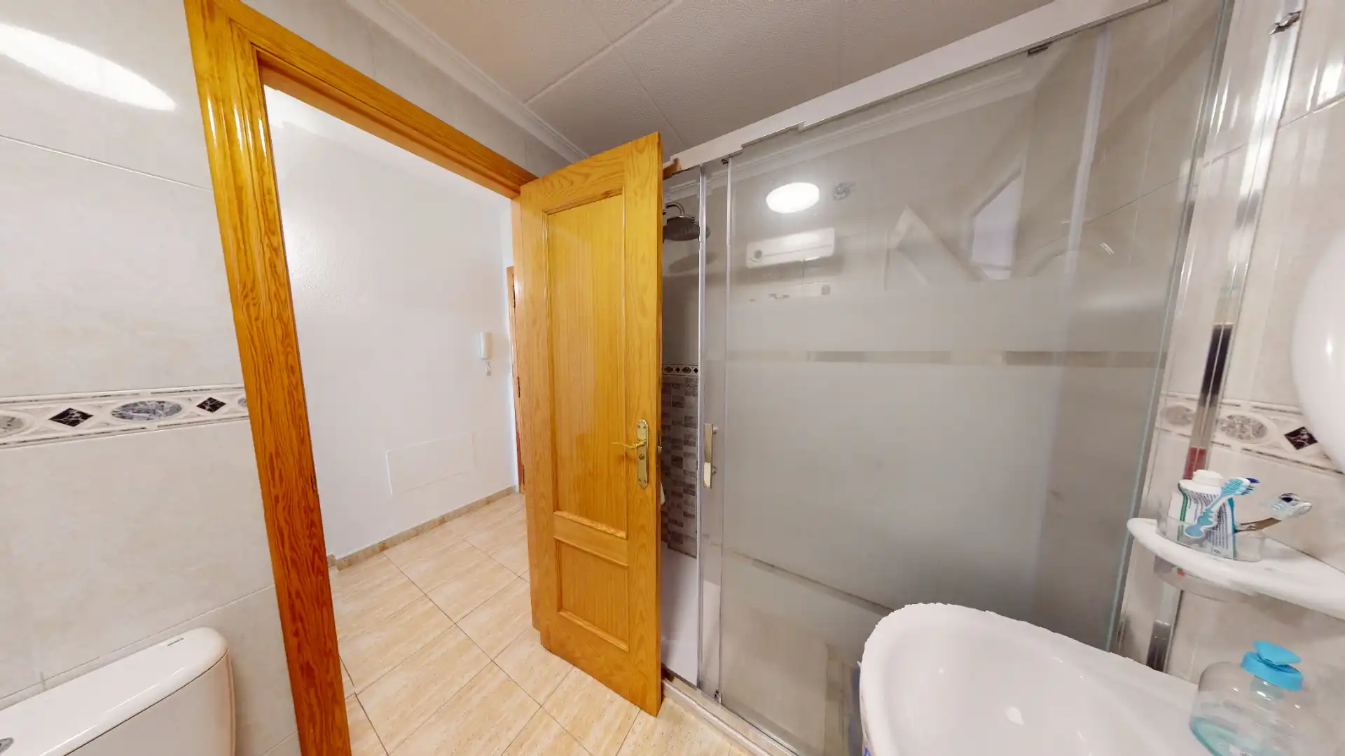 Bany de Pis en venda en Torrevieja amb Aire condicionat, Terrassa i Moblat