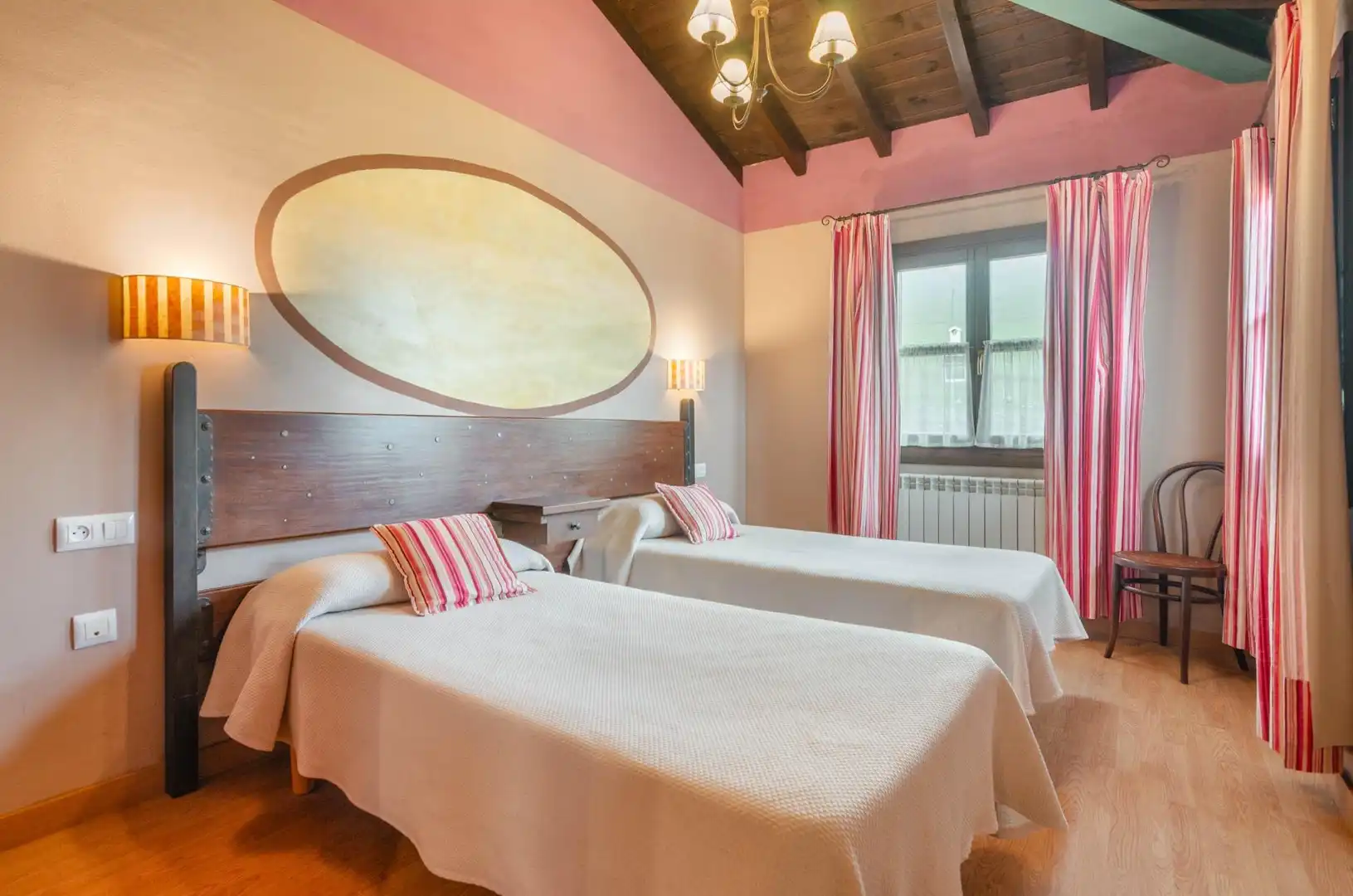 Habitación de Edificio en venta en Parres, Asturias