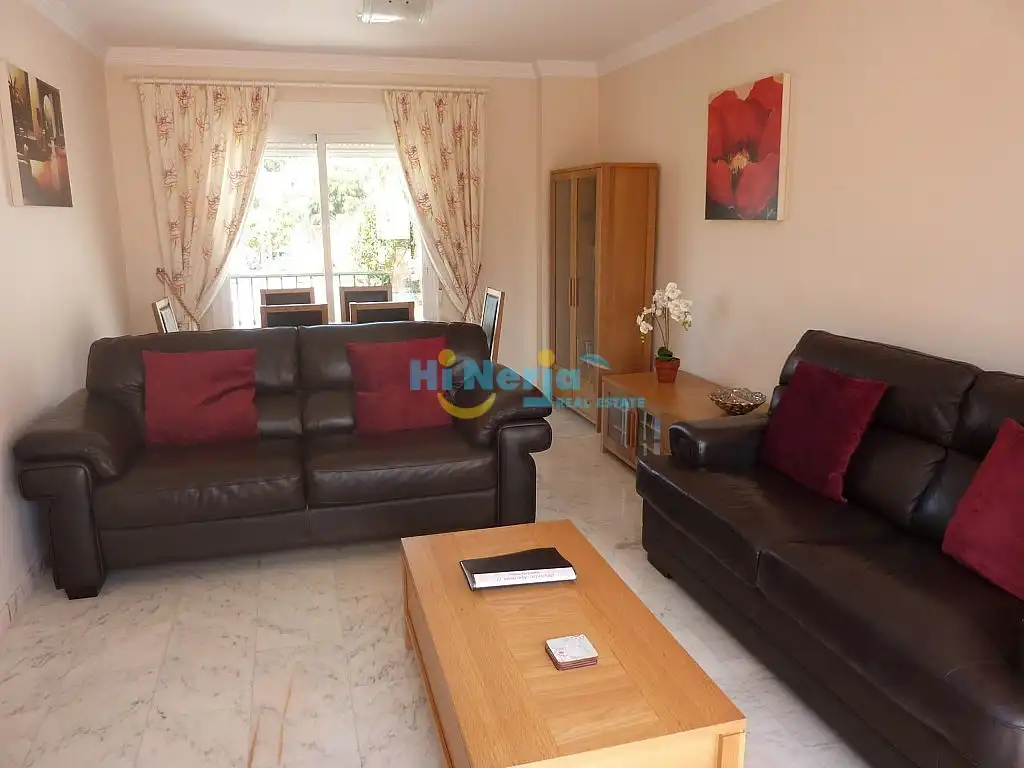 Sala d'estar de Àtic en venda en Nerja amb Jardí privat, Terrassa i Traster