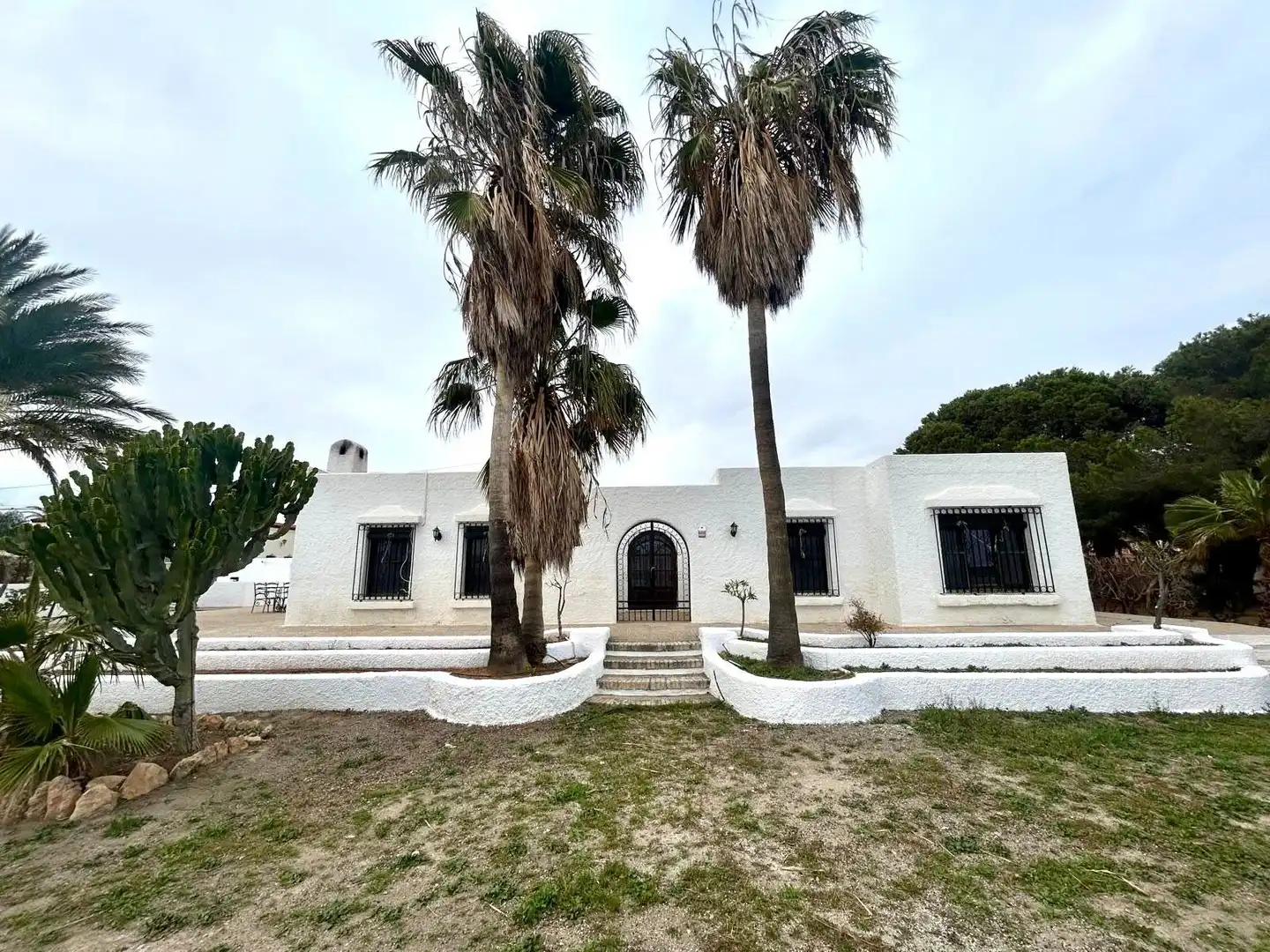 Vista exterior de Casa o xalet en venda en  Almería Capital amb Jardí privat i Terrassa