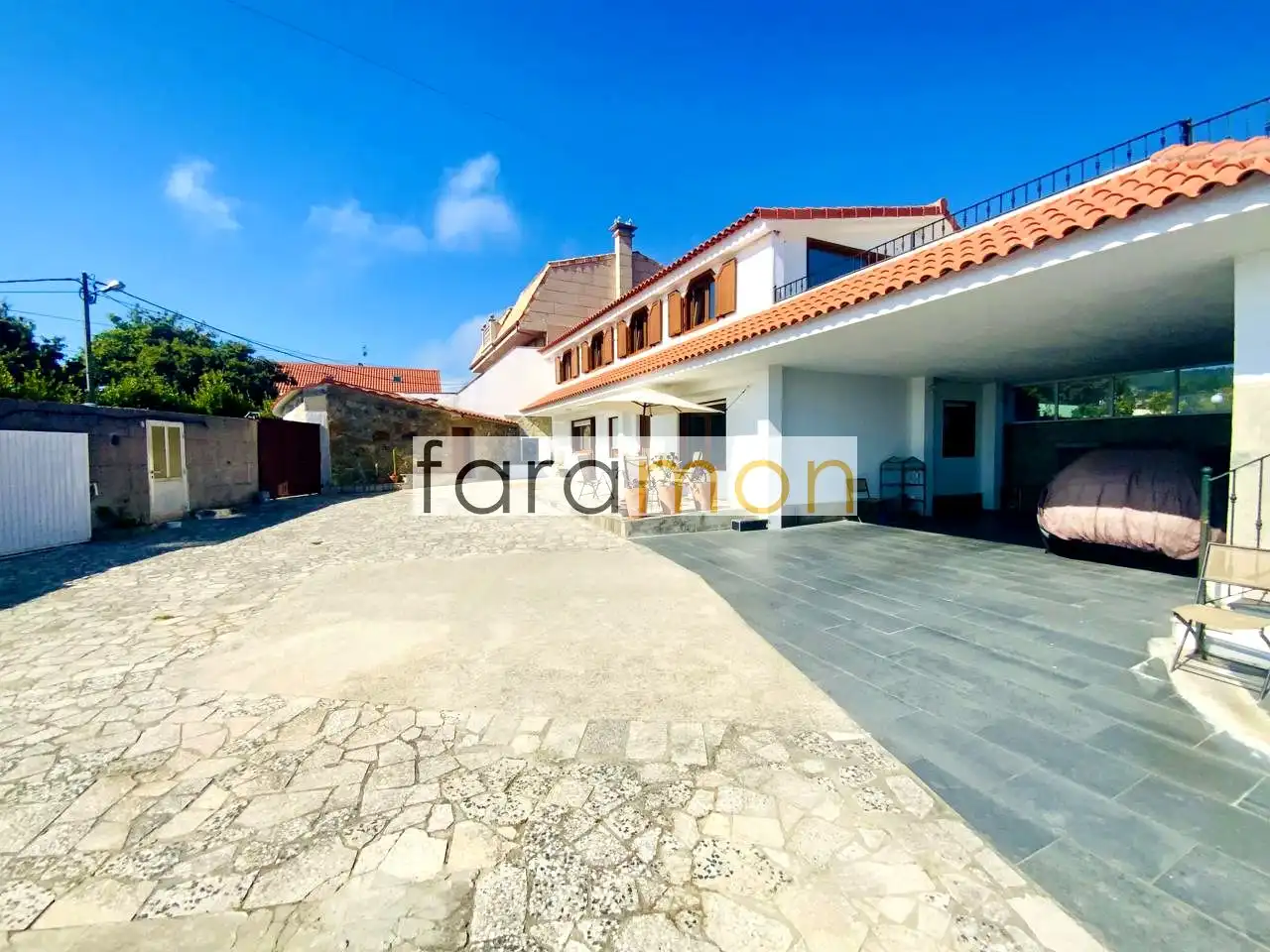 Vista exterior de Casa o xalet en venda en Nigrán amb Calefacció, Jardí privat i Terrassa