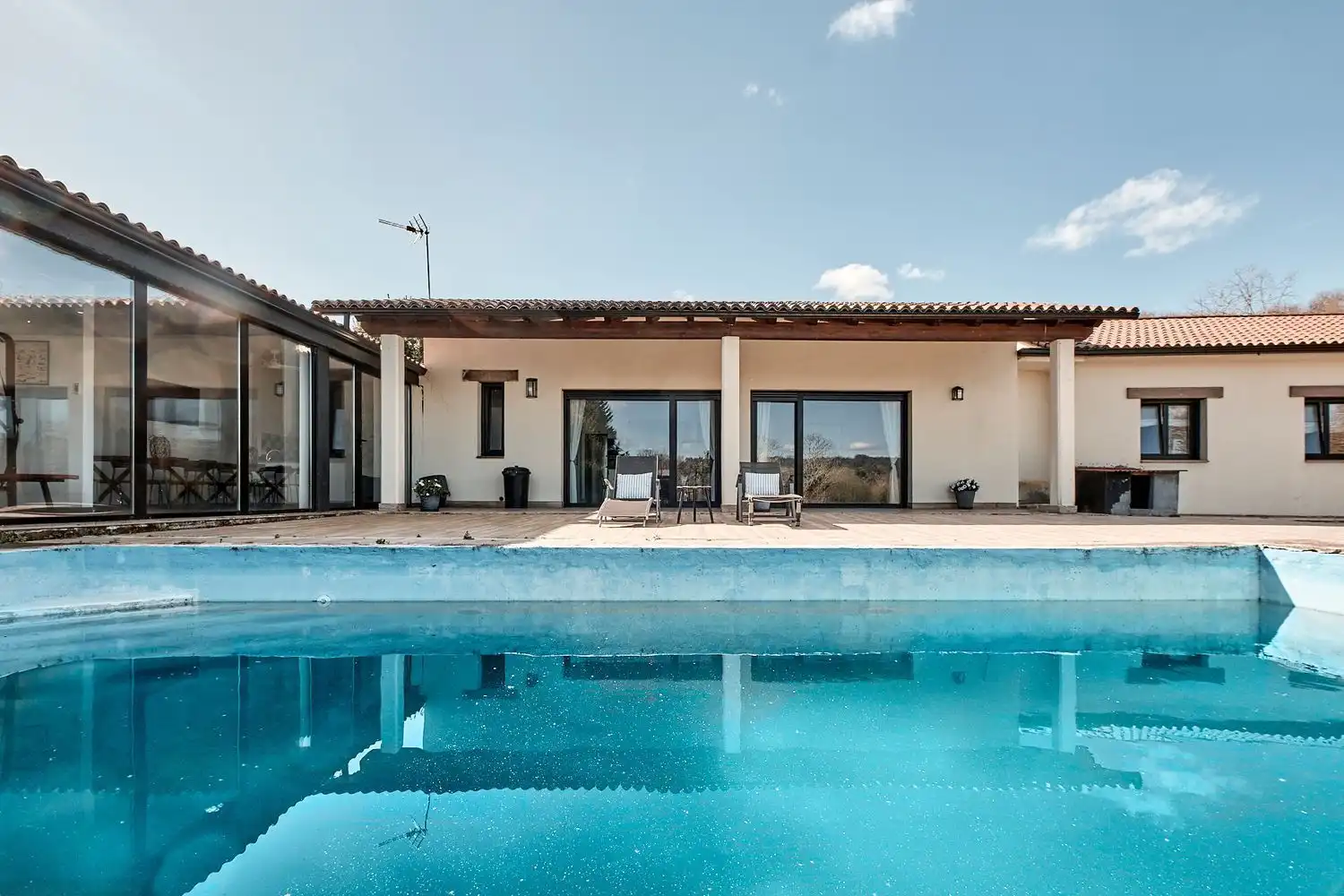 Villa con piscina in vendita a DP-0804