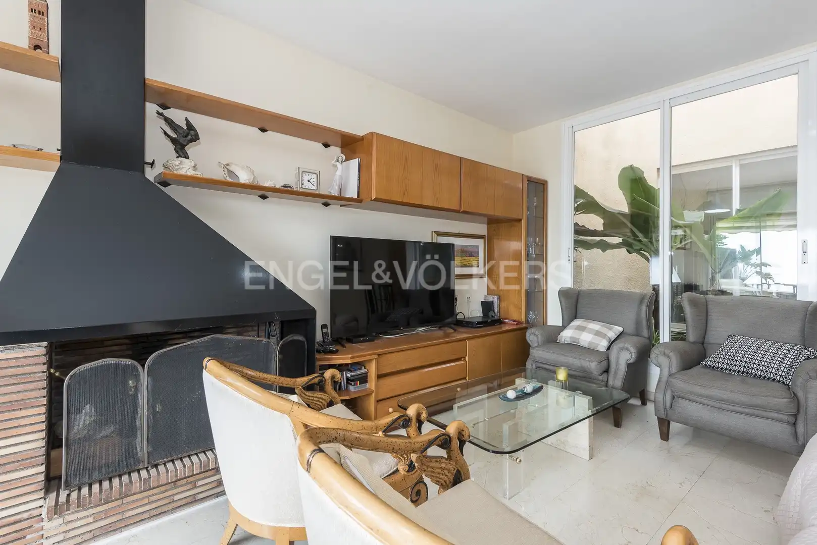 Sala d'estar de Casa adosada en venda en Sitges amb Aire condicionat, Calefacció i Jardí privat
