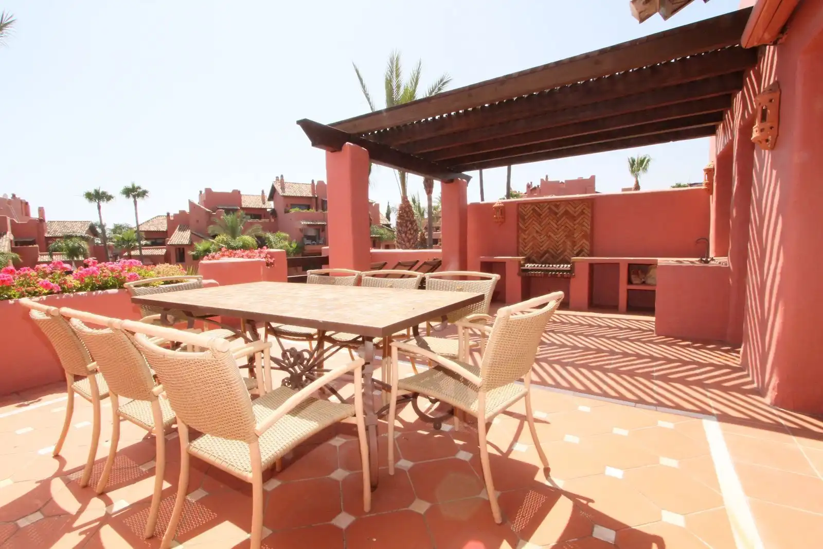 Terrasse von Maisonette zum Verkauf in Estepona mit Klimaanlage, Terrasse und Möbliert