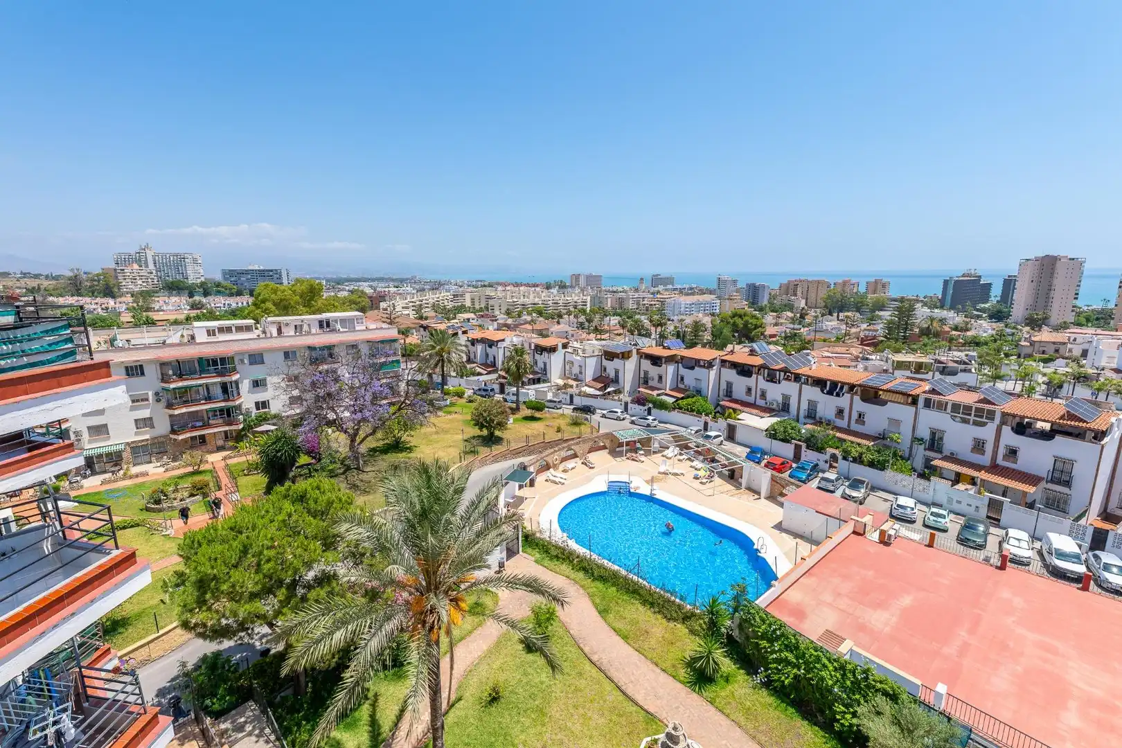Vista exterior de Àtic en venda en Torremolinos amb Aire condicionat, Terrassa i Piscina comunitària