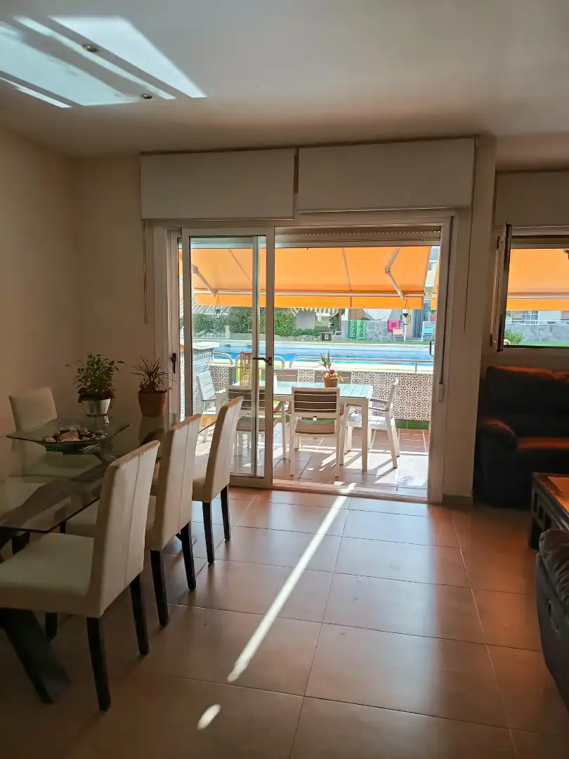Menjador de Casa adosada de lloguer en Roquetas de Mar amb Aire condicionat, Parquet i Traster
